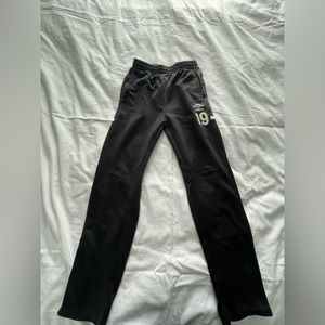 Umbro Black Soccer Warm Up Pants. #19
Printed at hip. Boys size Large. EUC